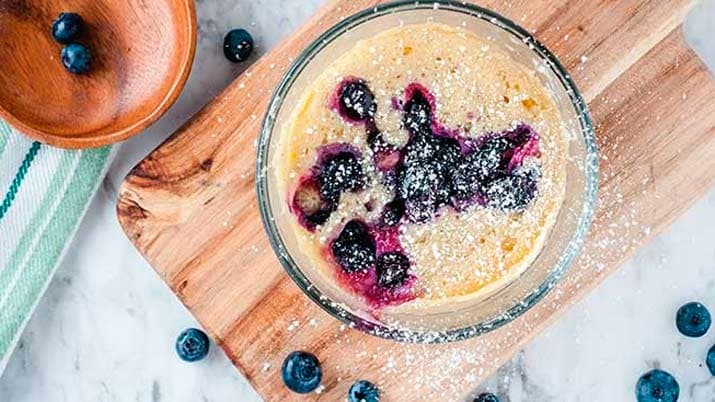 mug cake arandanos