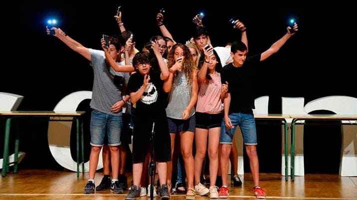 a ritmo de golpes