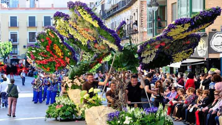 Exposición de carrozas de la “Batalla de las Flores”